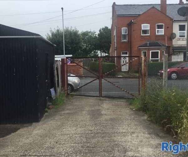 MOT Garage & 3 Investment Properties - Clwyd Photo 3