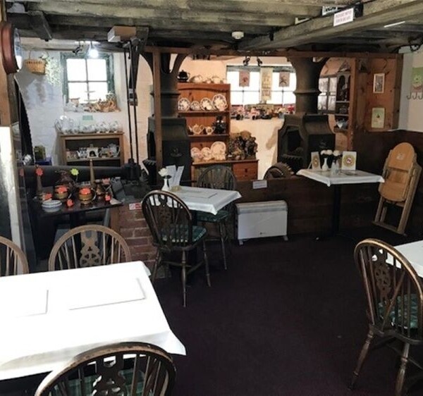 Under Offer: Charming Tea Rooms set in seaside town For Sale in Dawlish Photo 3