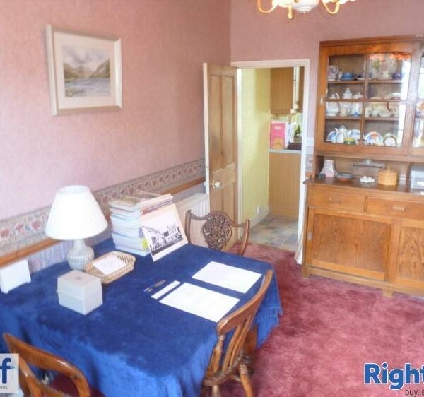 FREEHOLD INVESTMENT OPPORTUNITY/HOME WITH INCOME Photo 3
