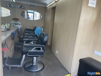 Beauty and Hairdressing shop for rent in Southall Photo 3