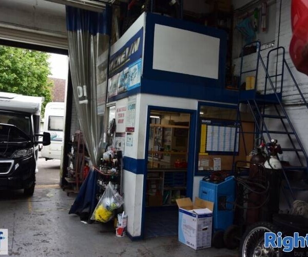 Long Established MOT and Service Centre with Freehold Photo 3