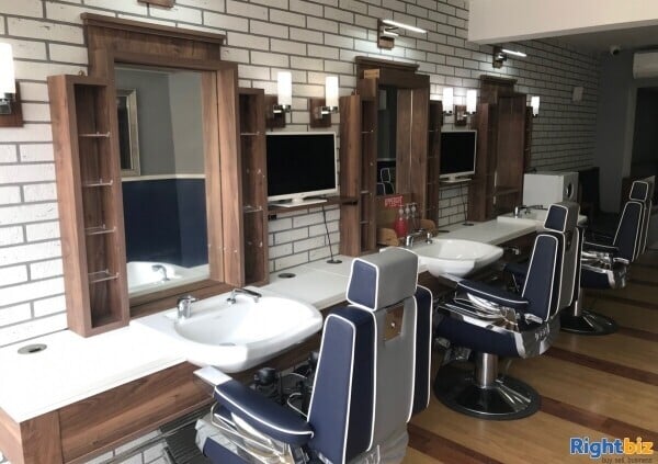 Beautifully Presented Barbers Shop Photo 3