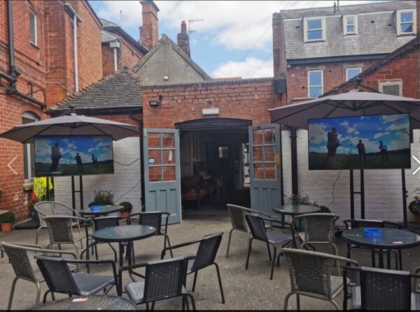 PUBLIC HOUSE prominent town centre location ASHBOURNE, Derby PUBLIC HOUSE prominent town centre location ASHBOURNE, Derby
