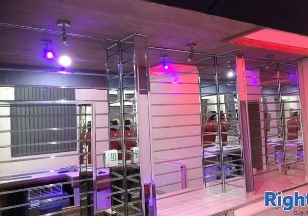 Beautifully Renovated Modern Bar with Comfortable Atmosphere & Accomodation Photo 3