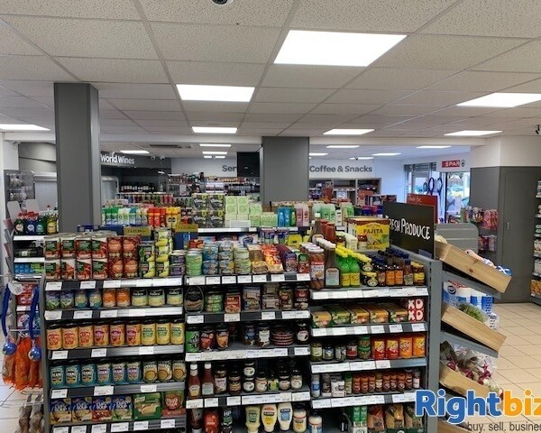 Outstanding Spar branded licensed convenience store located in Alloa (ref 1407) Photo 3