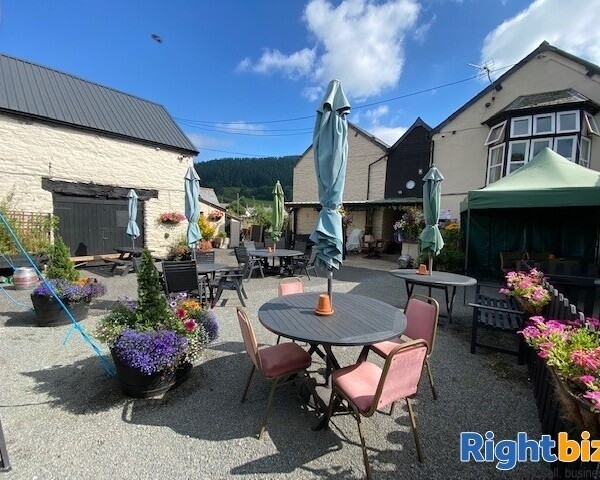 DESIRABLE FREEHOUSE VILLAGE INN WITH SUPERB PUB, RESTAURANT AND GUEST FACILTIES , NORTH WALES Photo 3