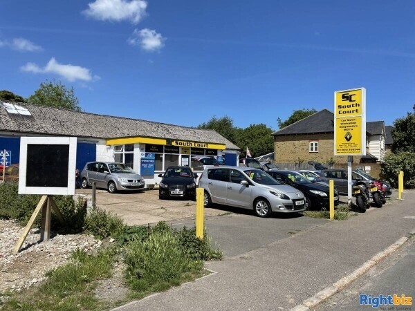 AN ACCREDITED, LONG-STANDING AND POPULAR GARAGE AND USED CAR RETAILER Photo 3