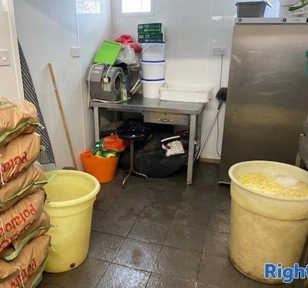 Leasehold Fish & Chip Restaurant & Takeaway Located In Bloxwich Photo 2