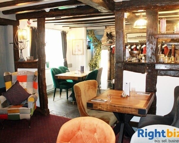 COTSWOLDS - CHARACTER 17TH CENTURY VILLAGE HOSTELRY Photo 3
