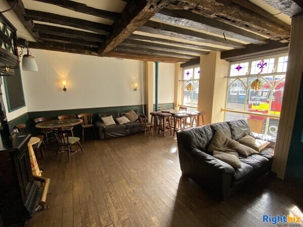 GLOUCESTER CITY CENTRE- HISTORIC PUBLIC HOUSE AND LIVE MUSIC VENUE Photo 3