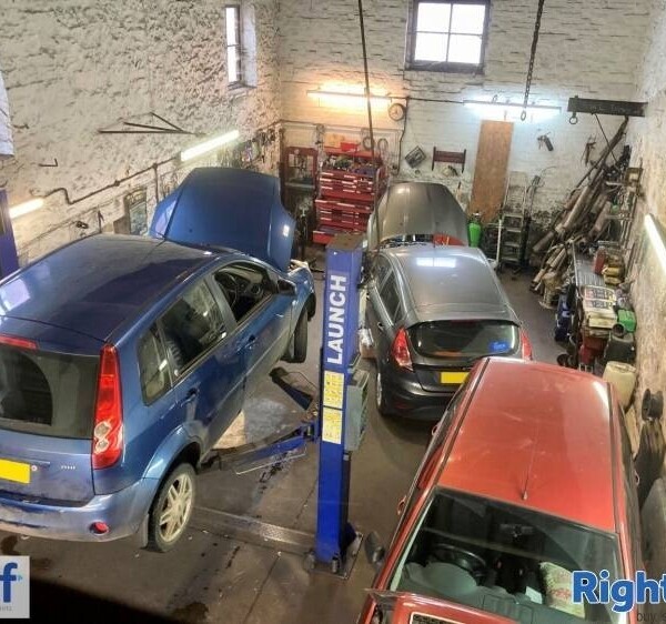 MOTOR VEHICLE REPAIR WORKSHOP Photo 3