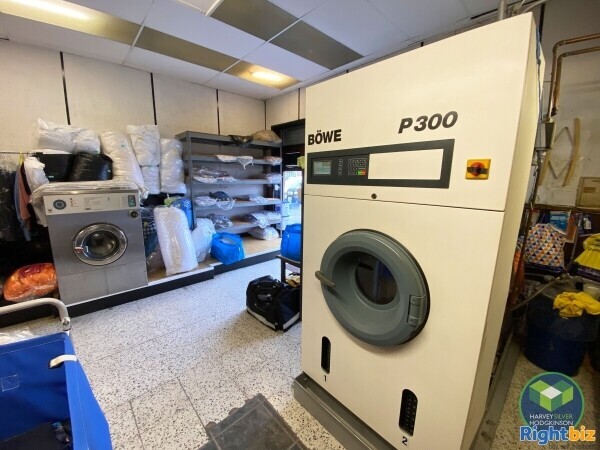 DRY CLEANERS & LAUNDERETTES: WIGAN: Photo 3