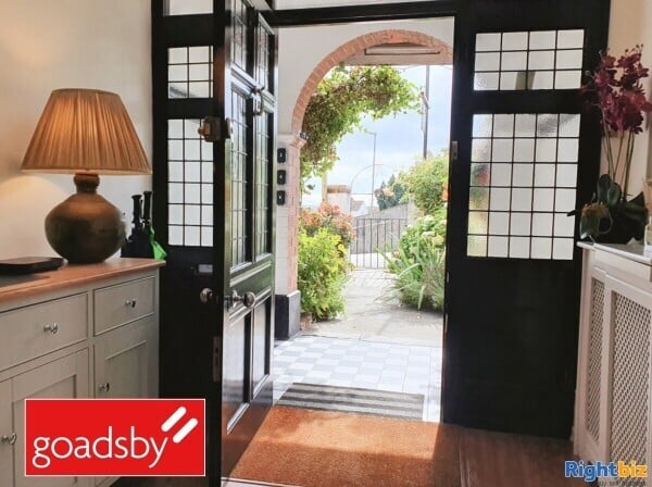 Superb Home & Income B&B - Views to Lyme Bay Photo 3