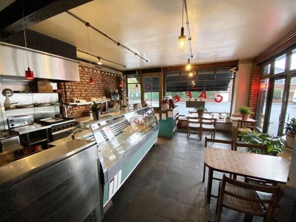 CAFE: EAST DIDSBURY: Photo 3