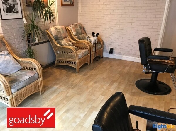 Town Centre Barbers Shop - Low Overheads Photo 3