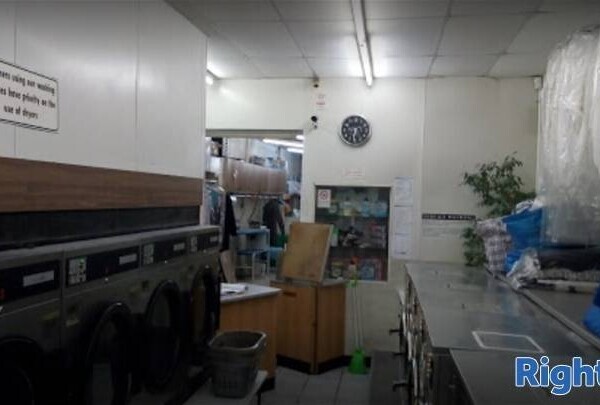 Amazingly Well Presented, Highly Recommended Laundry in Desirable Location Photo 3