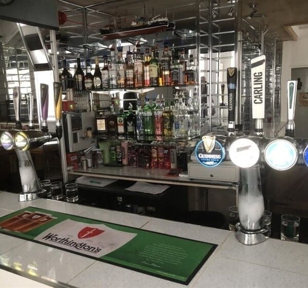 Beautifully Renovated Modern Bar with Comfortable Atmosphere & Accomodation Photo 3