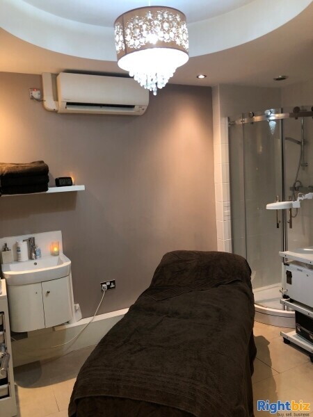 Stunning Beauty Salon in Barnes SW13 Photo 3