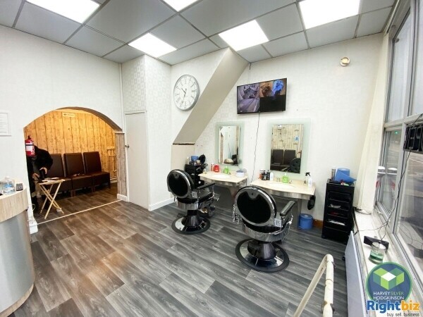 BARBERS/HAIR SALON: DENTON: Photo 3