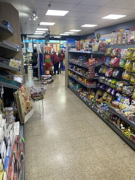 Leasehold Convenience Store, Lottery, Paypoint, Westen Union, in Bilston. Photo 3