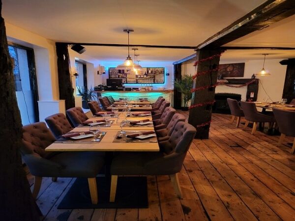 Well established Indian Restaurant with living accommodation for sale Photo 3