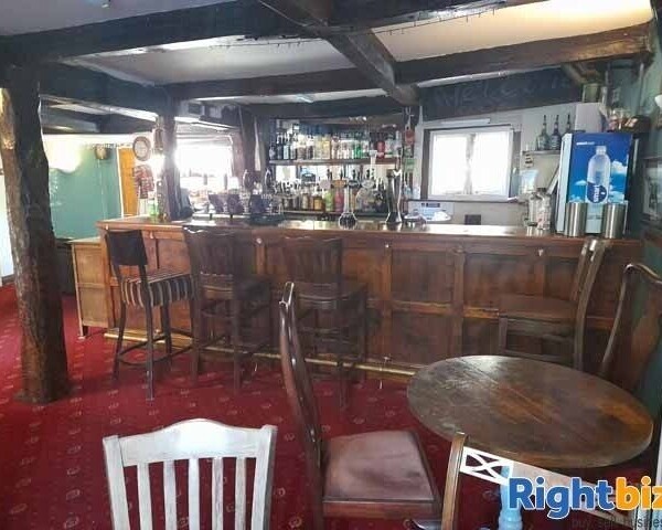 SHROPSHIRE - HISTORIC COACHING INN LOCATED AT THE HEART OF A POPULAR HILLSIDE TOWN Photo 3