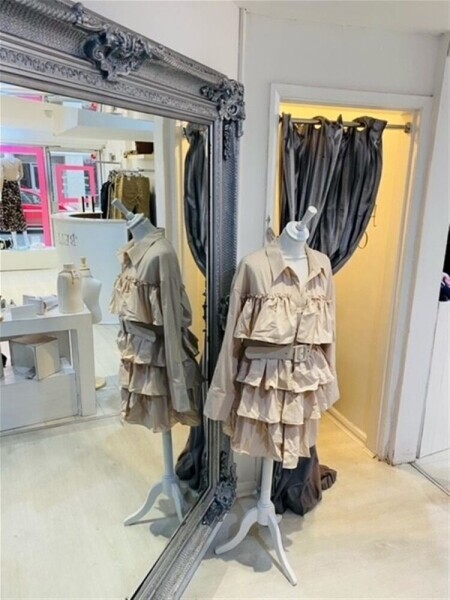 Well Established Fashion Boutique **Heavily Reduced** Photo 3