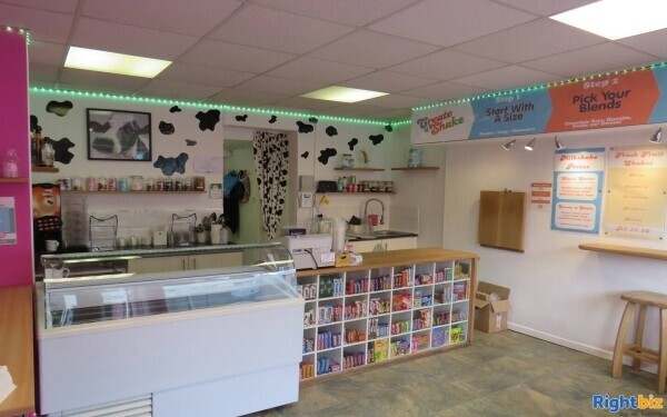 Established Well-known Milkshake & Juice Bar Photo 3