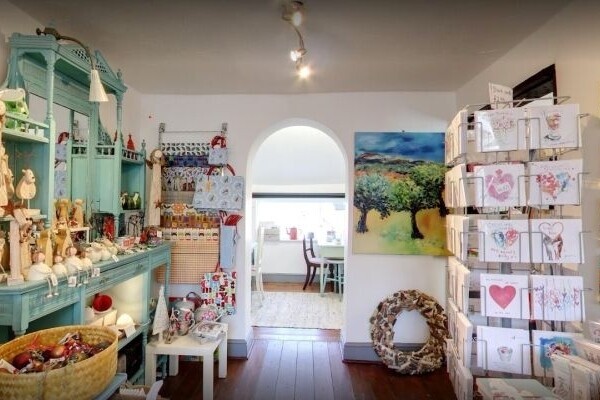 Award-Winning Florist & Accessories Boutique in Shropshire Photo 3