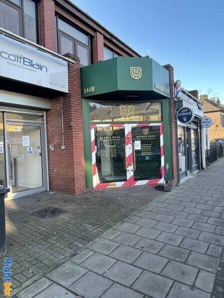 Barber/Hairdresser/Beauty Salon shop available to let in Barnet North London Photo 3
