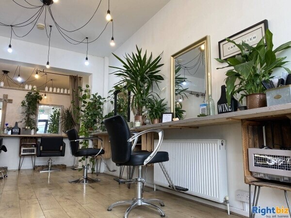 Salon set up for sale in Cheshire / Manchester, Leasehold. Photo 4