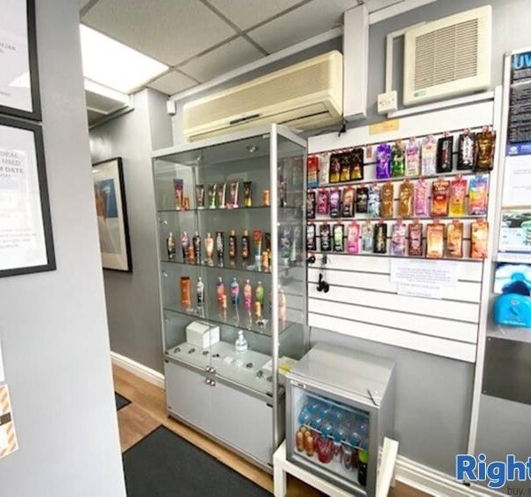 Leasehold Tanning Salon Located In Bloxwich Photo 3