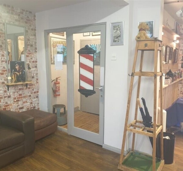 Well Established Barbers in a Great Central Location Photo 3