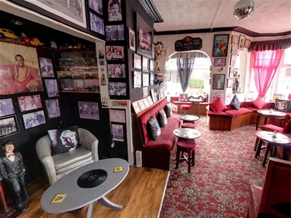 SUPERB 9 BEDROOM HOTEL & BAR - LINCOLNSHIRE Photo 3
