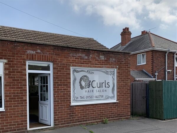 FREEHOLD UNISEX HAIR SALON in prosperous commuter village suburb LINCOLN