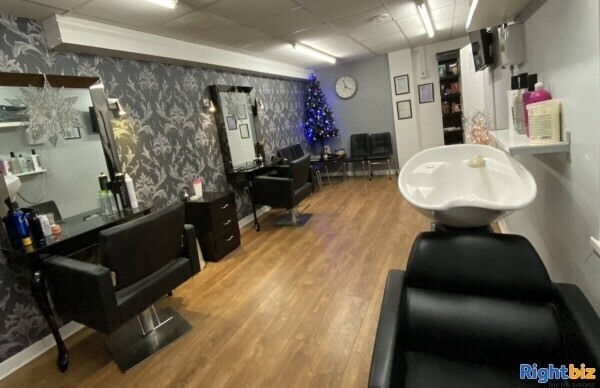 Established barbers/hairdressers for sale Photo 3
