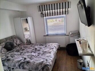 Free House Pub with 5 lettings room + one self-contained apartment & 3 bed self-accommodation
