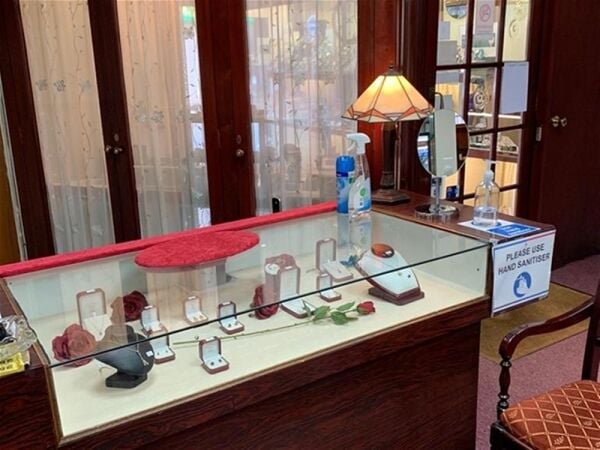 LONG ESTABLISHED HIGH STREET JEWELLERS – DEVON LONG ESTABLISHED HIGH STREET JEWELLERS – DEVON