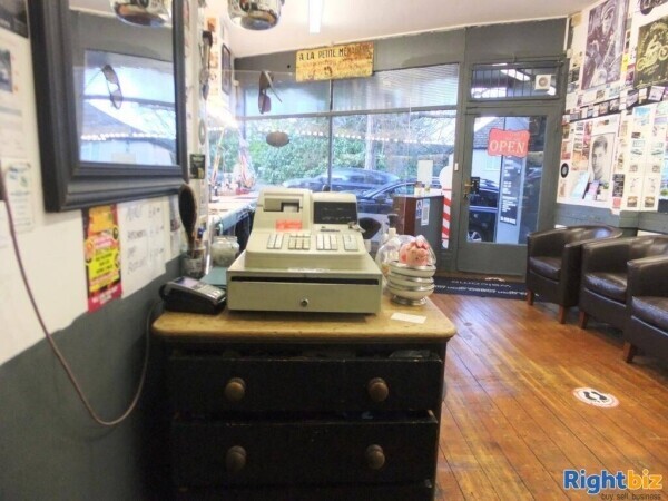 GROUND FLOOR BARBER SHOP - LONG LEASEHOLD PROPERTY FOR SALE OR AVAILABLE ON LEASE - BORDON, HANTS Photo 3