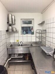 Very Well Established Restaurant with 2 bedroom apartment for Sale in Oxford, Cowley Road
