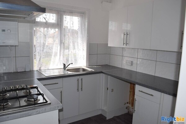 ESTABLISHED BAKERY WITH SELF CONTAINED LIVING ACCOMMODATION. PORTSLADE, EAST SUSSEX Photo 3