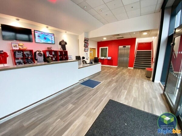 CAFE: TRAFFORD PARK: Photo 3