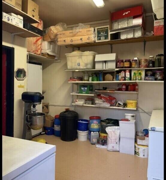 Profitable Take Away For sale Very Low Rent! very Busy! very Low Running Costs! Retirement ! Photo 4