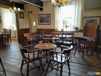 PONTYPRIDD - CHARMING VILLAGE PUB WITH OUTSTANDING VIEWS OF SURROUNDING VALLEYS
