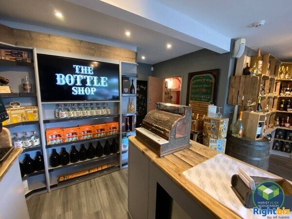 OFF LICENCE/BAR: HALE: Photo 3