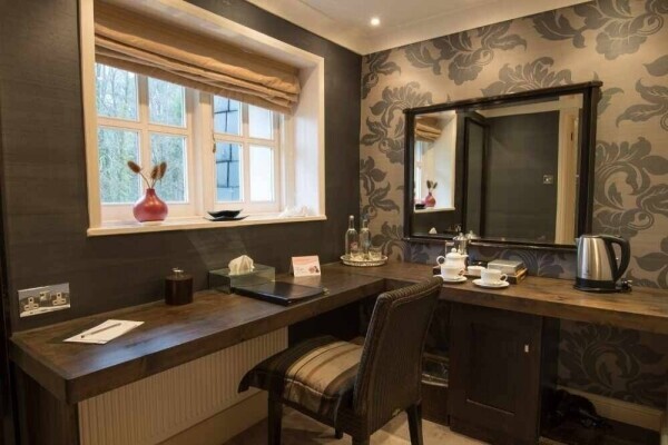 A beautiful, fully restored Georgian hotel for sale in the West Country. Photo 3