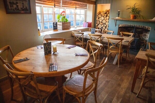 KENT - FREE-OF-TIE PUB TO LET IN AFFLUENT LOCATION Photo 3