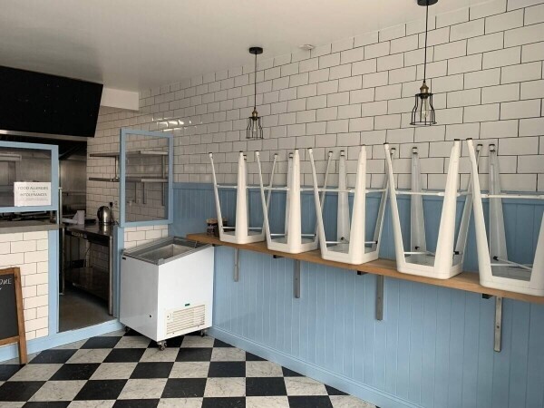 Freehold class 3 Hot Food Take Away with some seating in Millport (ref 1485) Photo 3