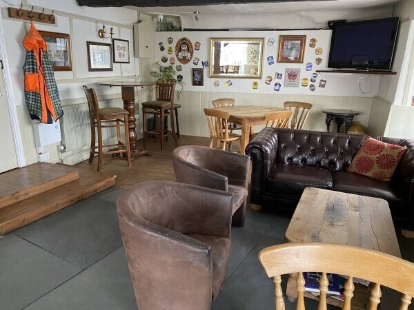 SOMERSET - WELL PRESENTED HOTEL IN TOWN CENTRE Photo 3