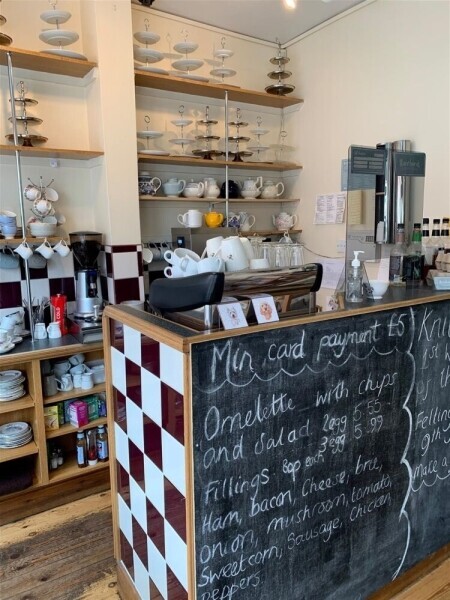 Busy, highly rated and well-established coffee shop / café in the centre of Sleaford. Photo 3